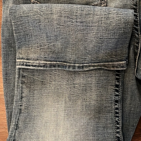 PRE LOVED SHARP BUCKLE BKE TYLER BLUE JEANS SIZE 38X30 NO STAINS OR WEAR ON HEM - Picture 5 of 7